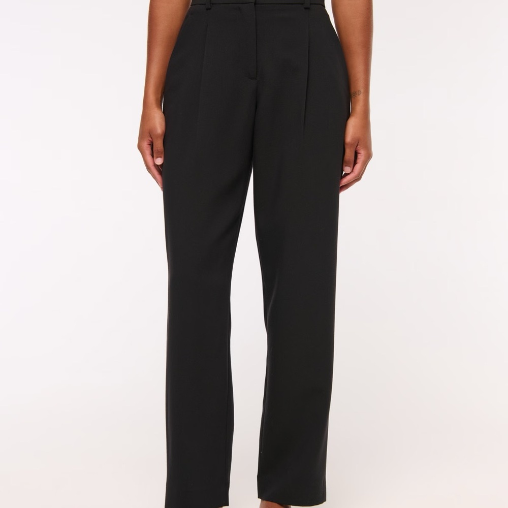 Abercrombie Women’s Curve Love Quinn Tailored Straight Pant 32 Short - Picture 2 of 4